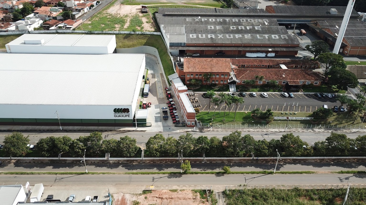 foto drone exportadora de cafe guaxupe 2020